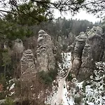 Lodge V Ceskem Raji U Prachovskych Skal - Mala Pro 4 - Velka Pro Az 7 Osob - V Soukromi Jičín