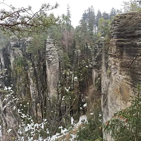 Lodge V Ceskem Raji U Prachovskych Skal - Mala Pro 4 - Velka Pro Az 7 Osob - V Soukromi Jicin