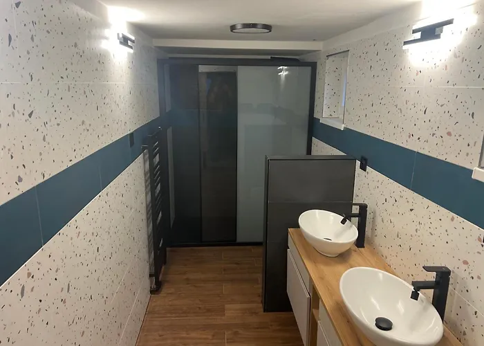 V českém Ráji U Prachovských Skal - Malá Pro 4 - Velká Pro Až 7 Osob - V Soukromí Lodge *